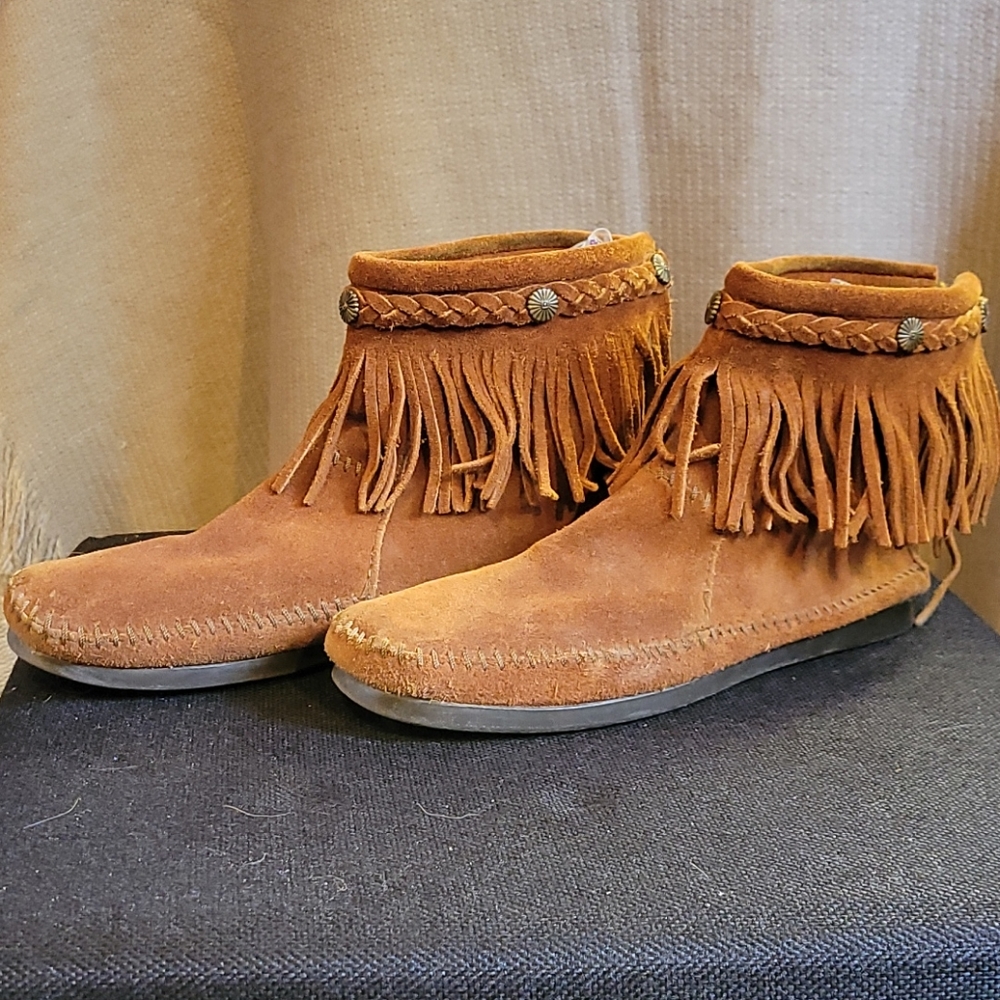 Minnetonka Moccasins Size 8